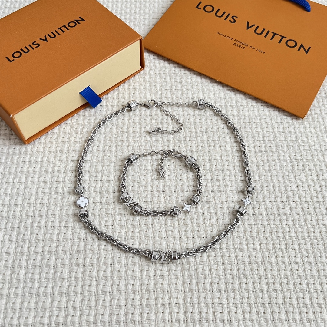【】原单货 LV 手链🔹🔹Louis Vuitton 路易威登 🔹专柜一致材质 火爆款出货 设计独特 复