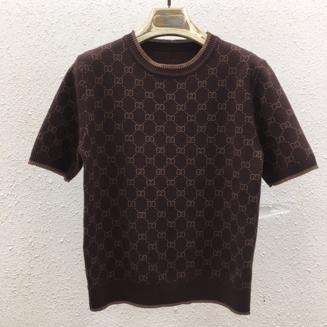 NO:454397,110250228 Chi Family Presbyterian logo with glossy silk jacquard round neck short sleeve SML brown color, T-shirt, alexander wang19860909110250228 驰家老花满logo光丝提花圆领短袖 SML 咖色,,T-shirt,alexander wang,Women's clothing