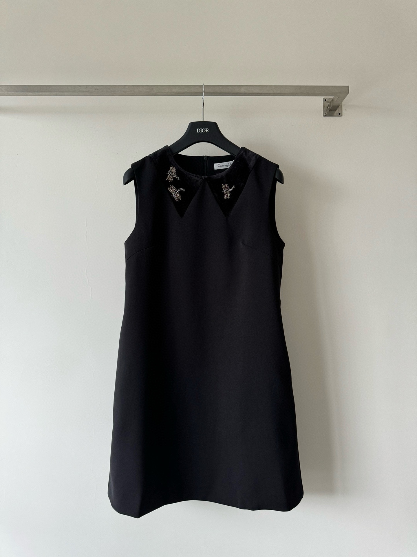 NO:451493,Dio*25FW Heavy Industry New Dress Beaded Dragonfly Velvet Collar Vest Dress, White and Rich Beauty Must Enter Commuter Party Intellectual Black Skirt, Wire-blended Fabric Three-dimensional and Broad, Age-reducing Temperament Classic A-style, versatile and not picky about body French elegant temperament SML-,,dior, skirts,alexander wang19860909Dio*25FW重工新品连衣裙钉珠蜻蜓丝绒领背心连衣裙,白富美必入通勤聚会知性小黑裙,丝毛混纺面料立体挺阔,减龄气质经典小A版型,百搭不挑身材法式优雅气质SML-,,dior,skirts,alexander wang,Women's clothing