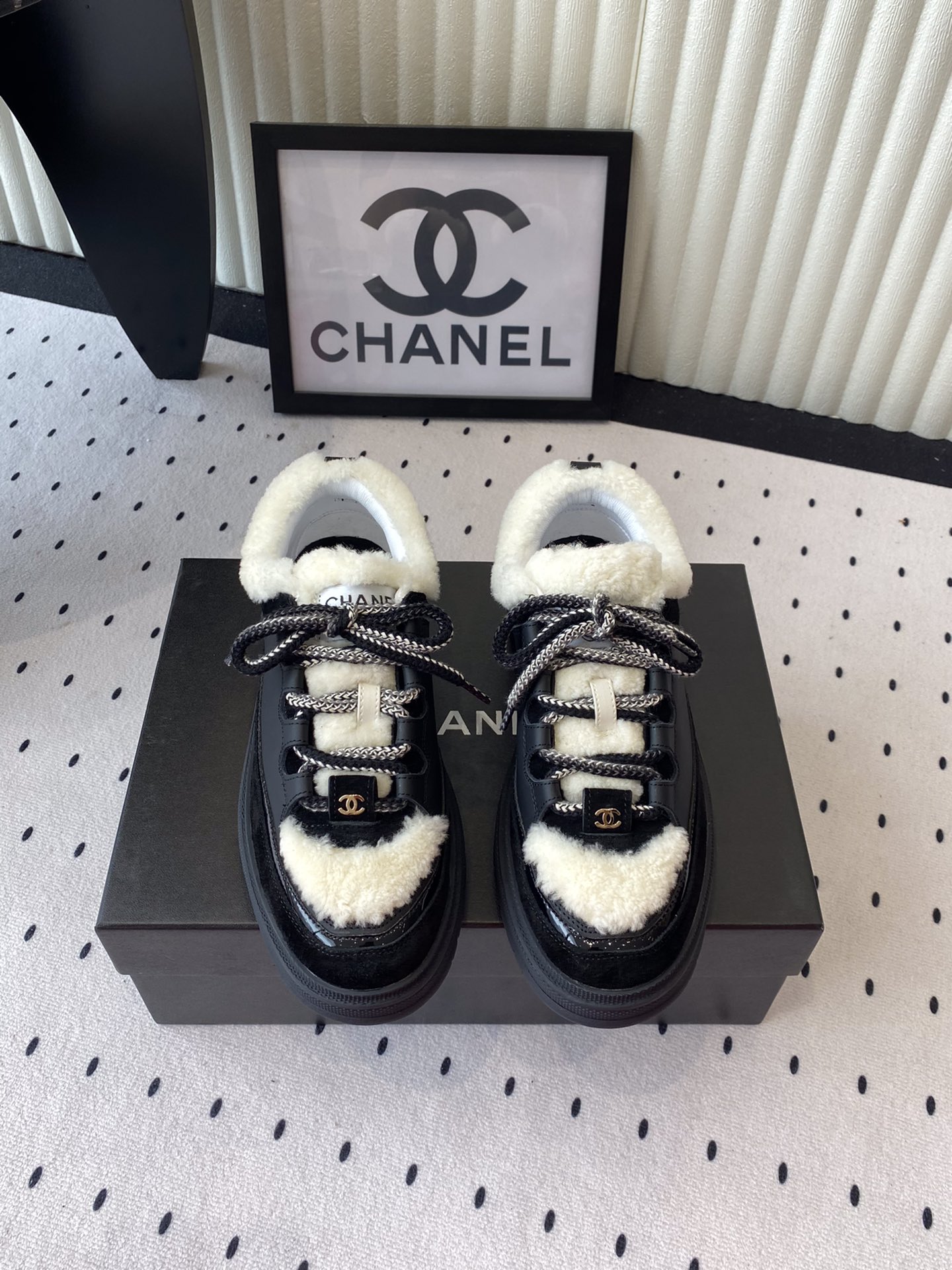 NO:437275,Chanel new thick-soled sneakers top version 0 early spring new double C square round toe lace-up casual shoes Logo low-key and full of high-end feeling Cowhide upper cowhide spliced ​​cow velvet inner breathable mesh sole original open molded sole Size: 35-41, casual shoes/sports shoes, chanel, sneakers, cowhide19860909Chanel新款厚底运动鞋 顶级版 0早春新款双C方圆头系带休闲鞋 Logo 低调且高级感满满 鞋面牛皮拼接牛反绒 内里透气网面 鞋底原版开模大底 Size:35-41,休闲鞋/运动鞋,chanel,sneakers,cowhide,Women's Shoes