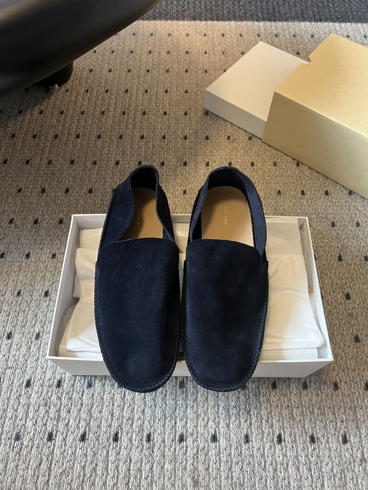 NO:442829,Purchase grade Dongguan factory high-quality The ro* spring and summer retro flat loafers. The foot feel is really the most comfortable style I have ever worn in history. It's so soft!  The socks must take it away. It has a high-end and simple feeling, in fact, in addition to being beautiful, its comfort is really easy to wear so hard that it is reluctant to take it off!  Matched with jeans, suit pants, skirts without any incongruity, original imported cowhide, inner cowhide, original sole size35-40 (40 custom made without return or exchange), loafers, loafers, skirts, jeans, business suit, cowhide19860909代购级 莞厂高品质The ro* 春夏复古平底乐福鞋 脚感真的是史上我穿过最最舒服的款式太柔软啦！磨脚星人一定要收了它 有一丢高级又简约的感觉其实除了好看以外它的舒适度真的是好穿到舍不得脱下来啦！搭配牛仔裤 西装裤 半身裙都毫无违和感 面料原版进口牛皮 内里牛皮 大底原版鞋底 size35-40（40定制不退换）,乐福鞋,loafers,skirts,jeans,business suit,cowhide,Women's Shoes