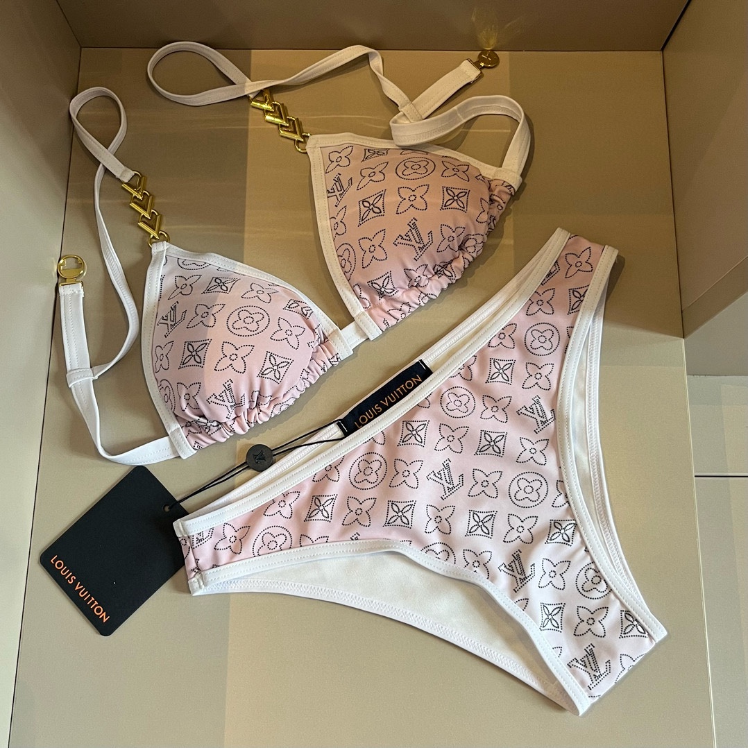  🆕
LV比基尼👙❤️😍🥰适合多种场景的游泳衣🏊‍♀️海边 游泳池 温泉 水上乐园 漂流都可以😌内搭外穿