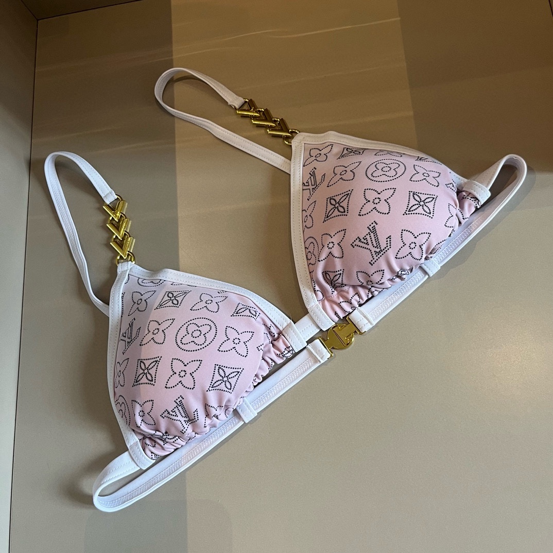  🆕
LV比基尼👙❤️😍🥰适合多种场景的游泳衣🏊‍♀️海边 游泳池 温泉 水上乐园 漂流都可以😌内搭外穿
