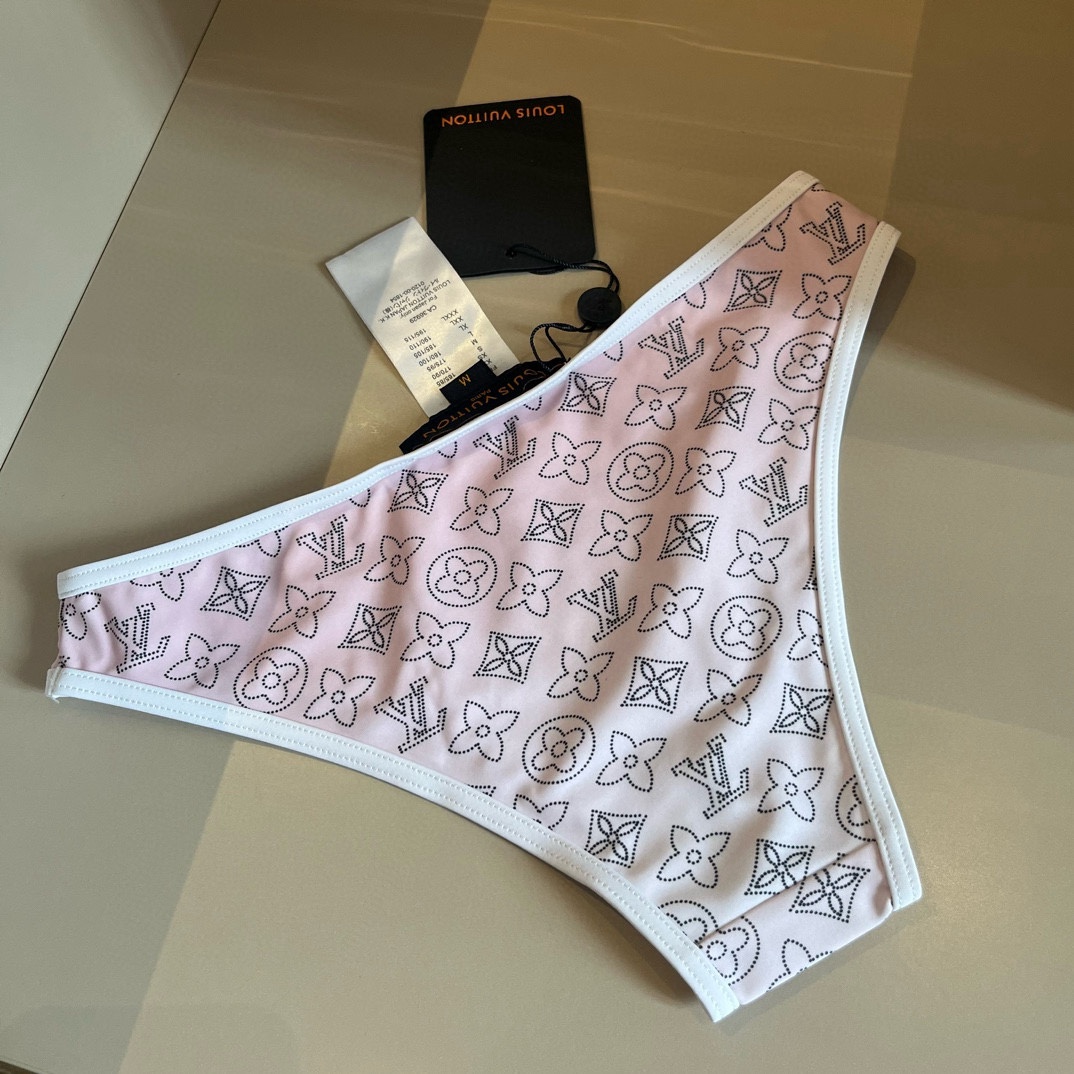  🆕
LV比基尼👙❤️😍🥰适合多种场景的游泳衣🏊‍♀️海边 游泳池 温泉 水上乐园 漂流都可以😌内搭外穿