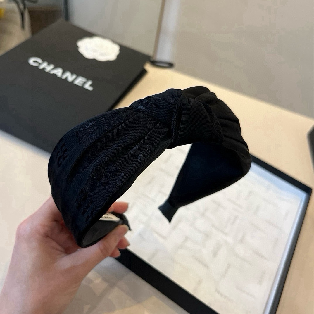 🆕

miumiu缪缪新款发箍