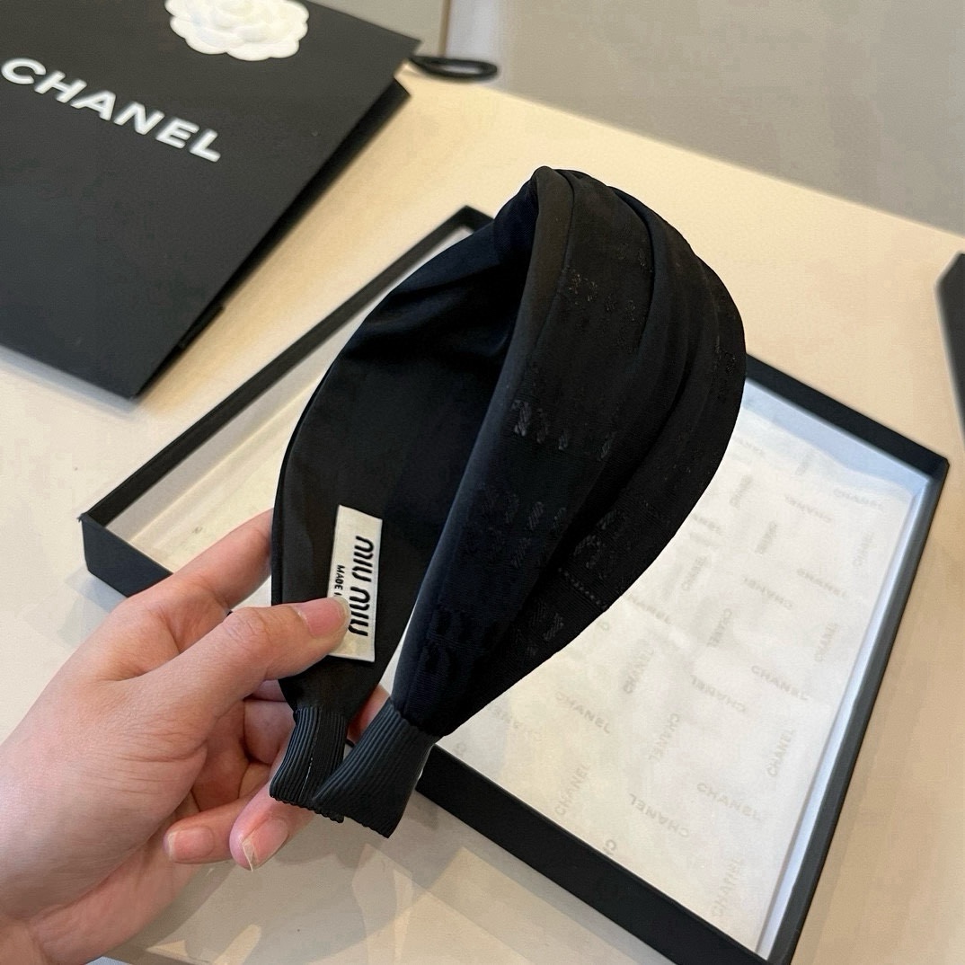🆕

miumiu缪缪新款发箍
