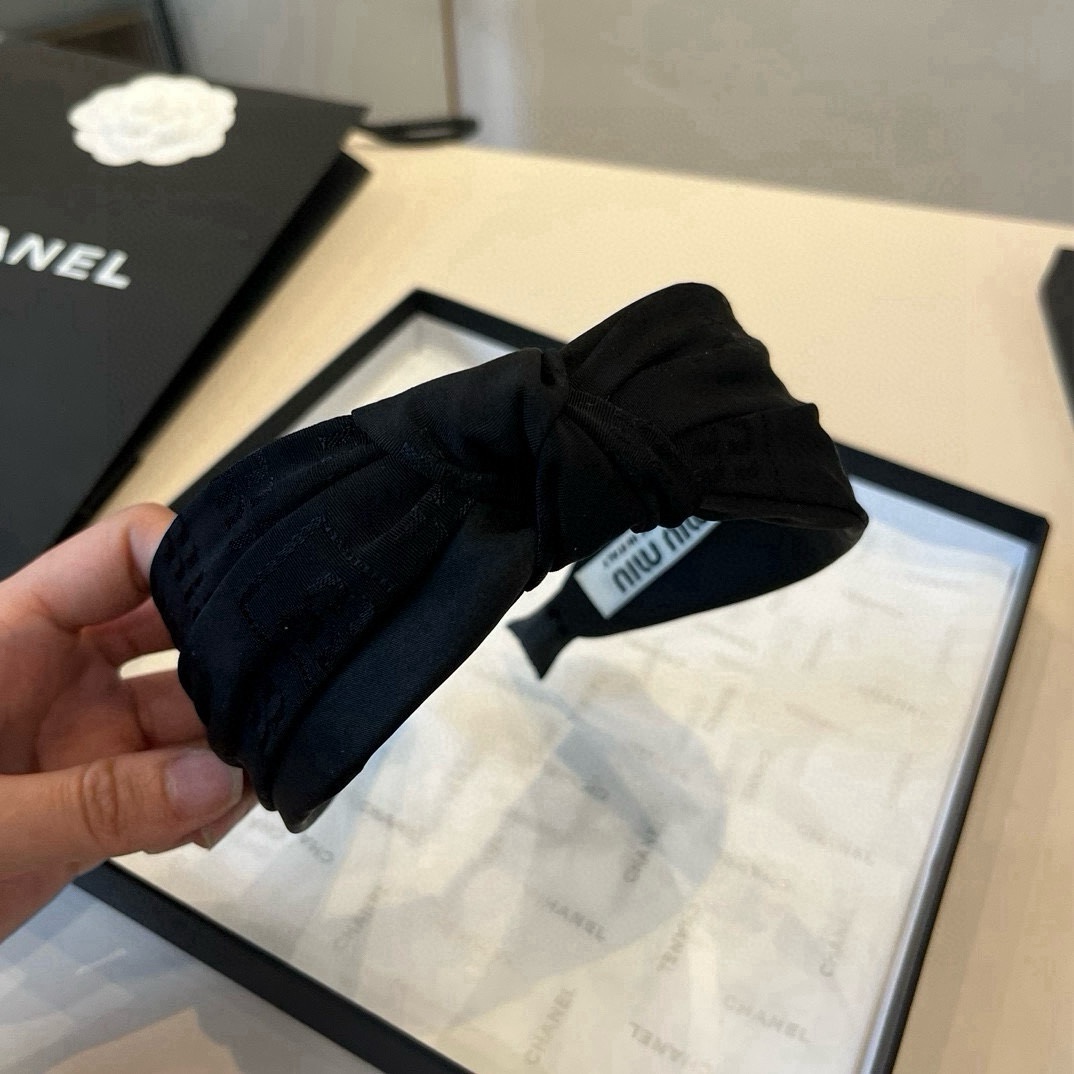 🆕

miumiu缪缪新款发箍