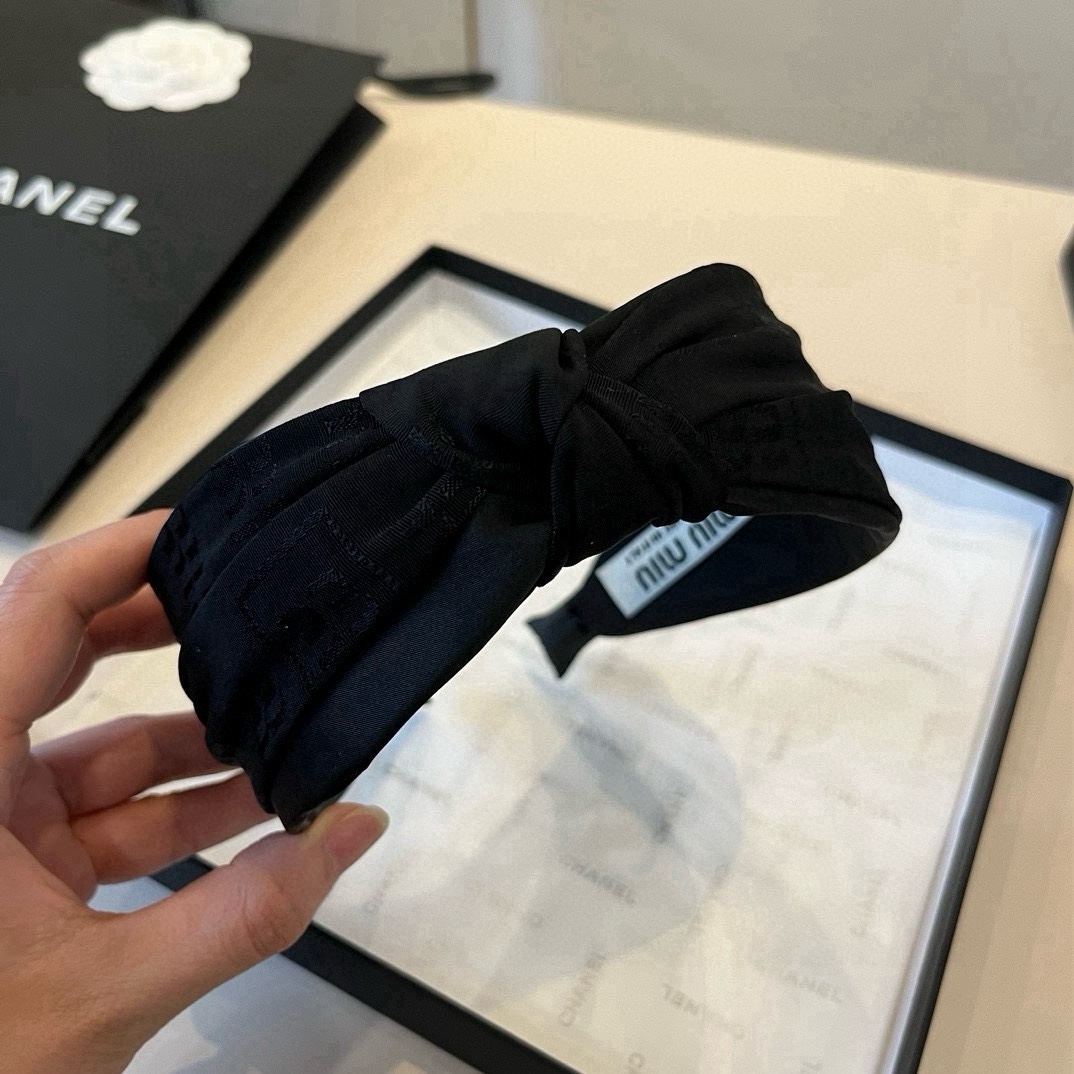🆕

miumiu缪缪新款发箍