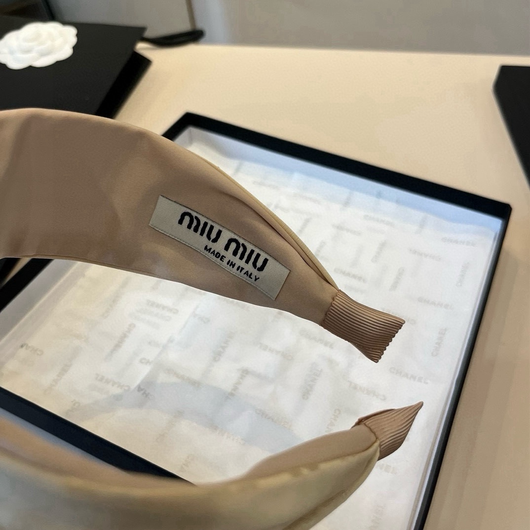 🆕

miumiu缪缪新款发箍