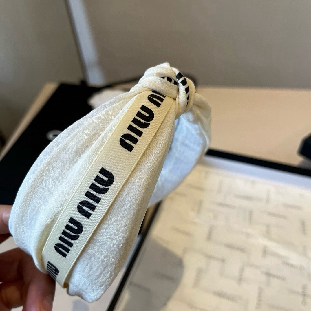 🆕

miumiu缪缪新款发箍