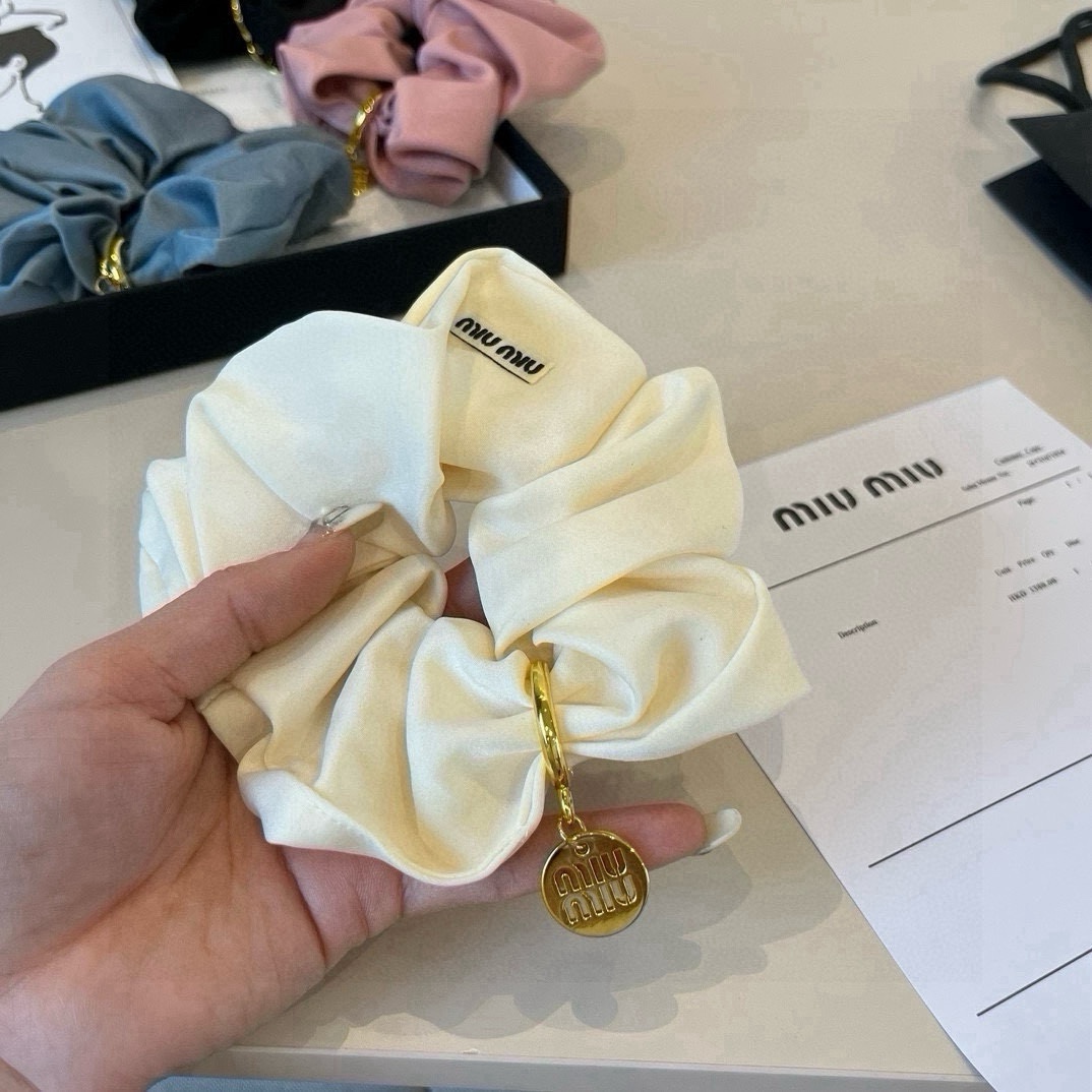 🆕

miumiu缪缪新款发圈
