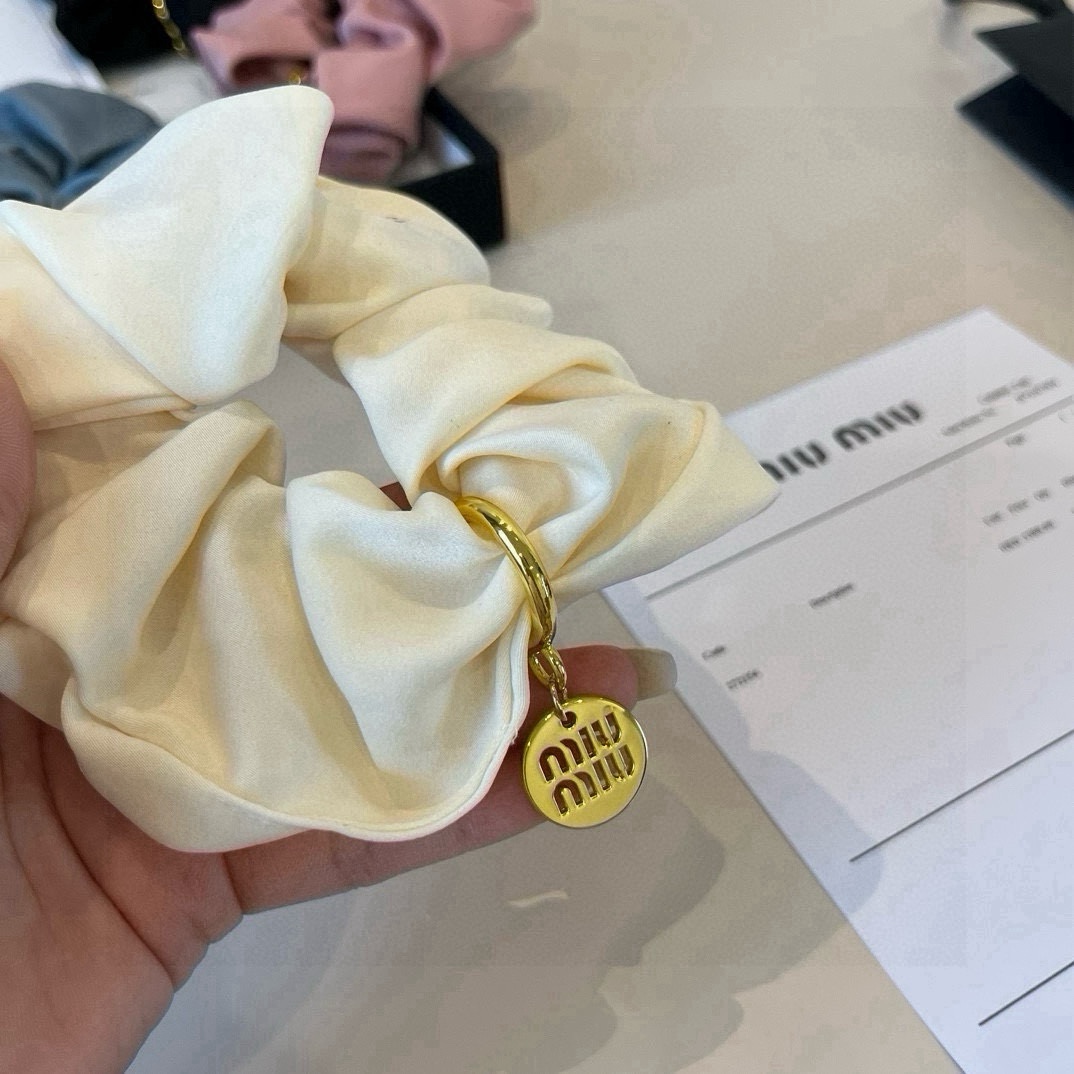 🆕

miumiu缪缪新款发圈