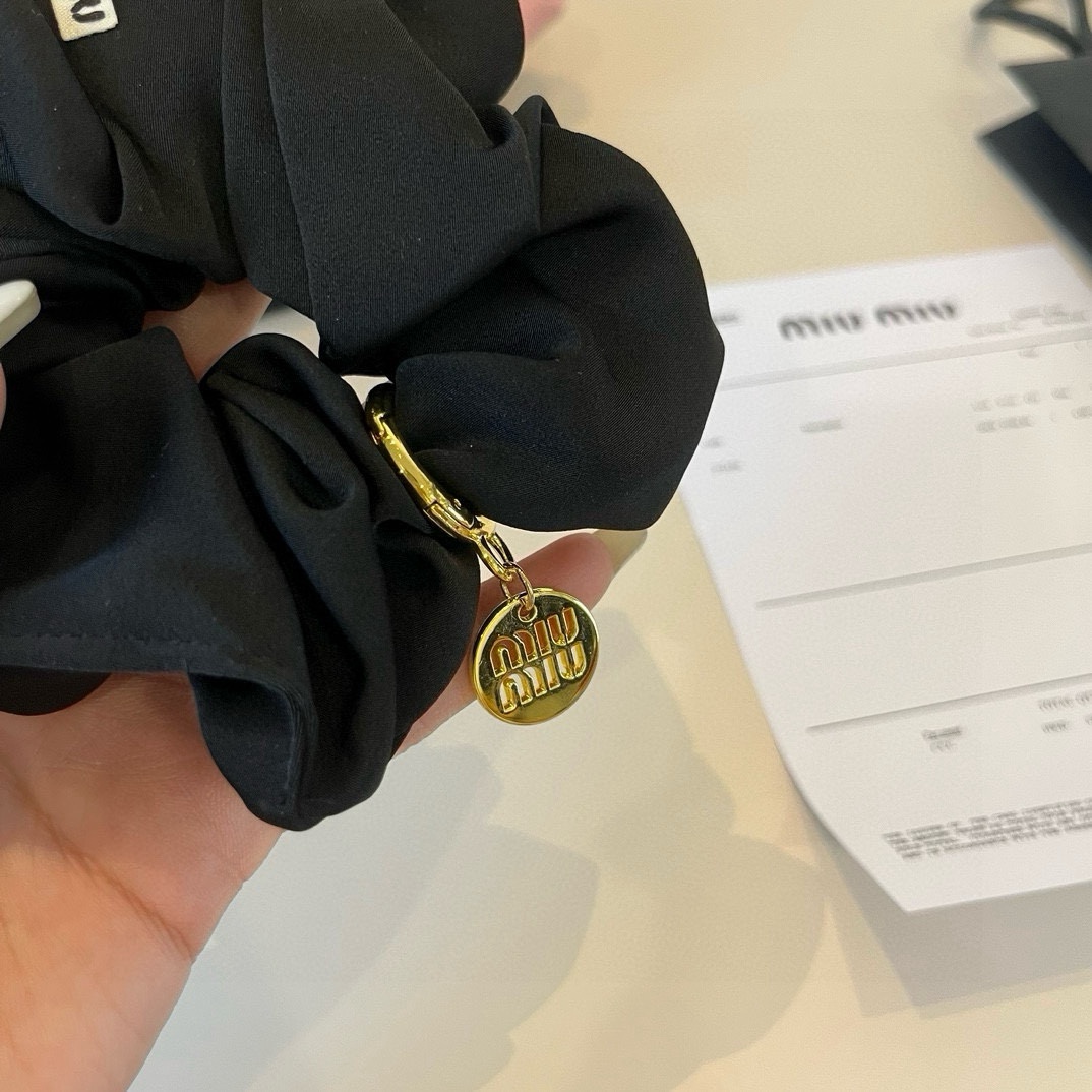 🆕

miumiu缪缪新款发圈