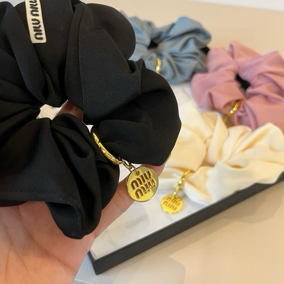 🆕

miumiu缪缪新款发圈