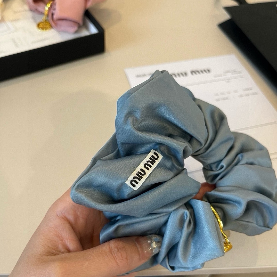 🆕

miumiu缪缪新款发圈