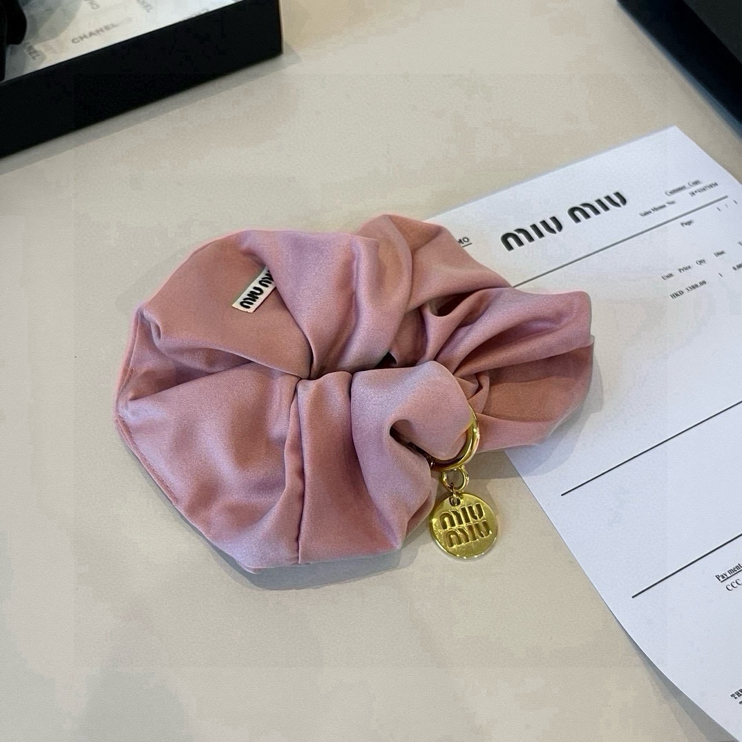 🆕

miumiu缪缪新款发圈