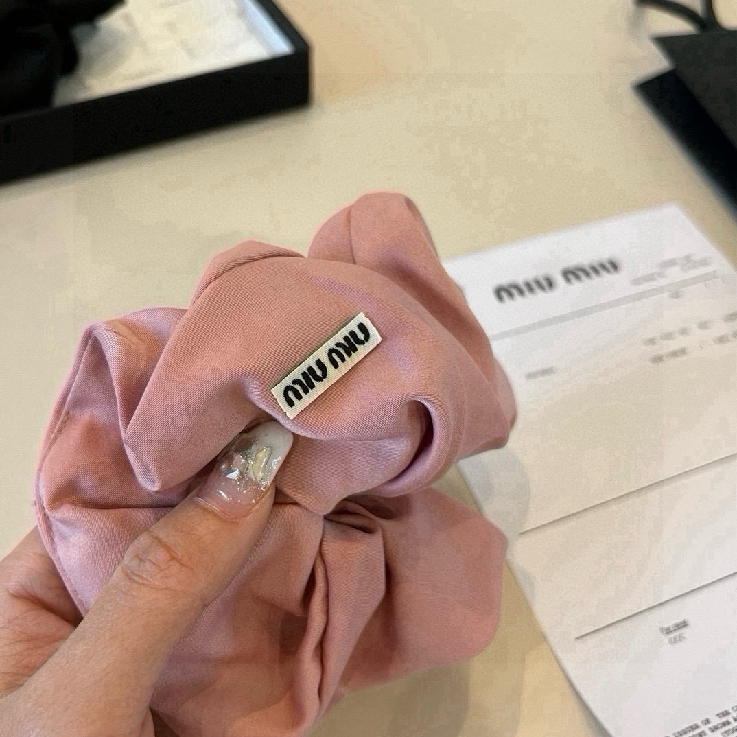🆕

miumiu缪缪新款发圈