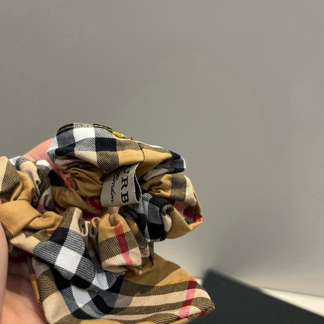 🆕（单个）

Burberry巴宝莉新款发箍