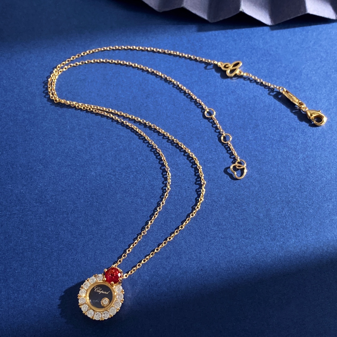  XB94 65 68
萧邦ChoPard时尚百搭精致灵动单钻圆形满钻几何吊坠项链 黄铜材质 重约5.5