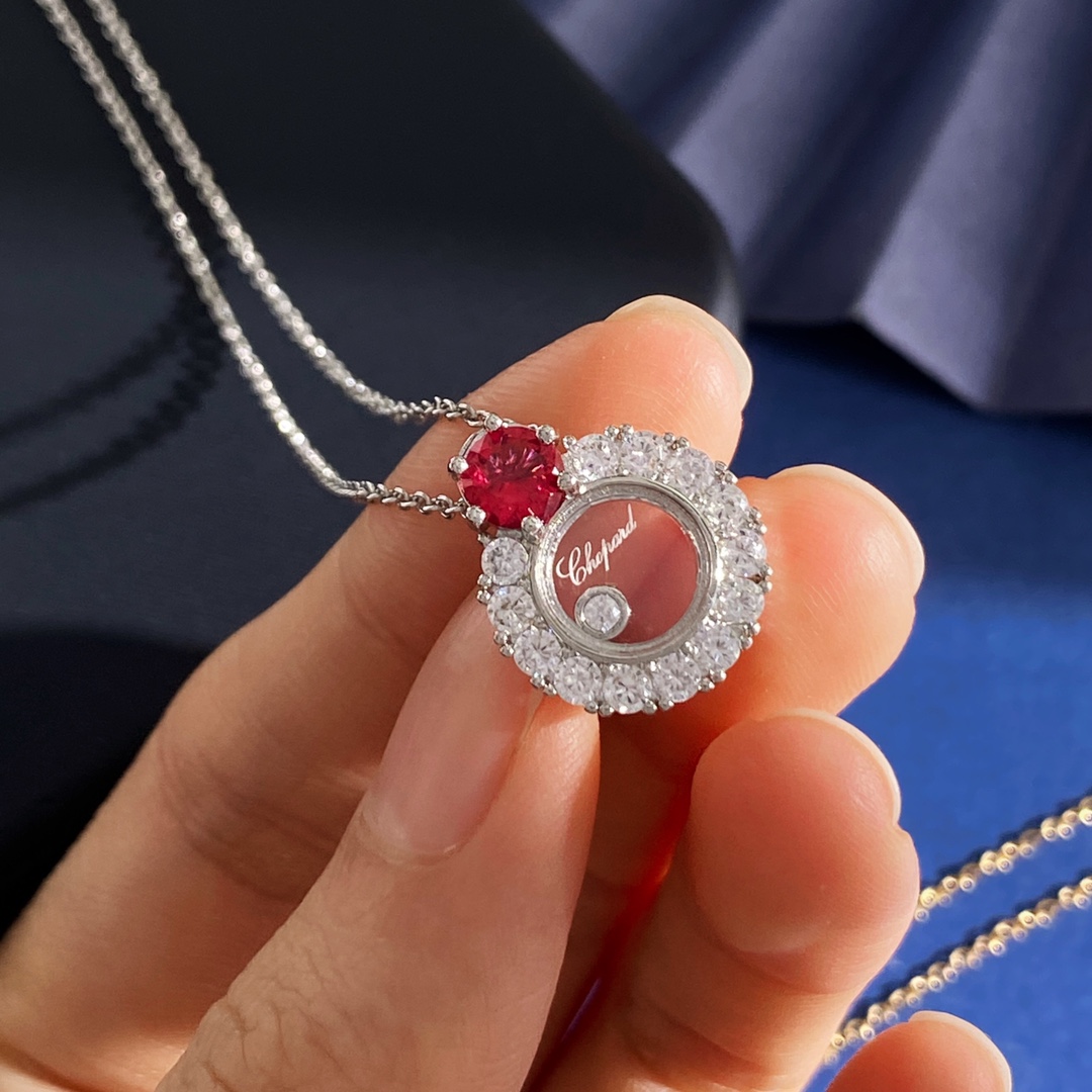  XB94 65 68
萧邦ChoPard时尚百搭精致灵动单钻圆形满钻几何吊坠项链 黄铜材质 重约5.5