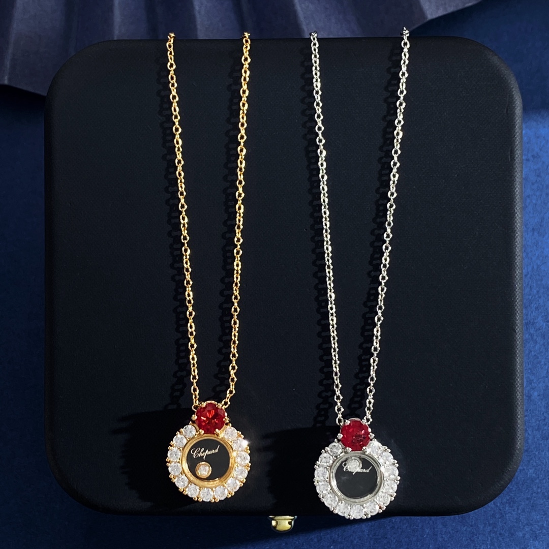  XB94 65 68
萧邦ChoPard时尚百搭精致灵动单钻圆形满钻几何吊坠项链 黄铜材质 重约5.5