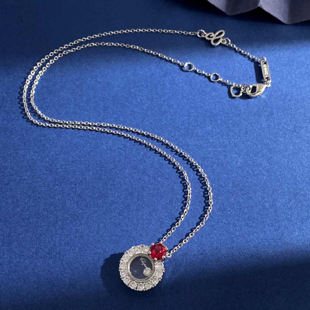  XB94 65 68
萧邦ChoPard时尚百搭精致灵动单钻圆形满钻几何吊坠项链 黄铜材质 重约5.5