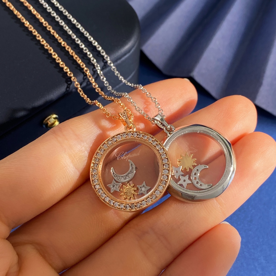  XB94 65 68
萧邦ChoPard日月星辰灵动设计时尚ins百搭镶钻圆形几何吊坠项链 黄铜材质 