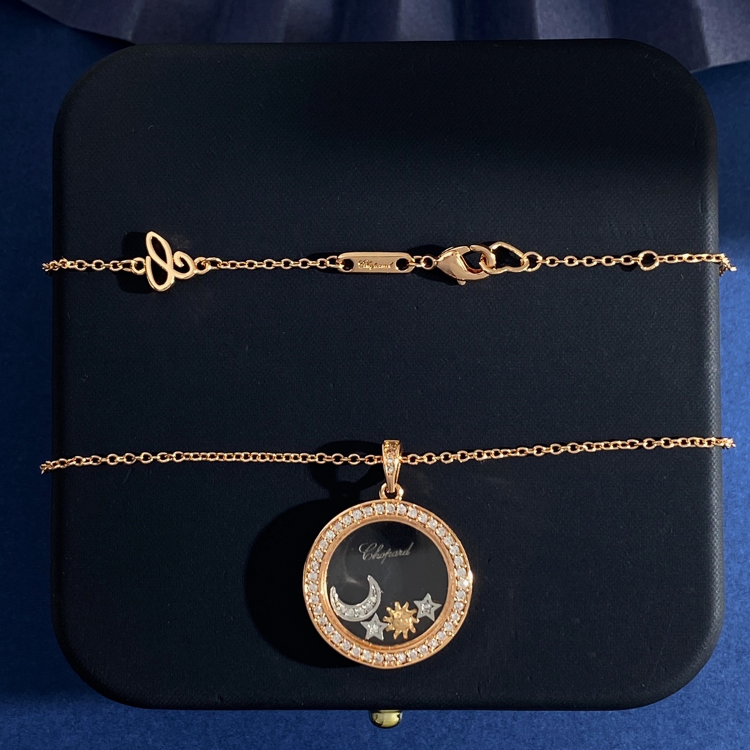  XB94 65 68
萧邦ChoPard日月星辰灵动设计时尚ins百搭镶钻圆形几何吊坠项链 黄铜材质 