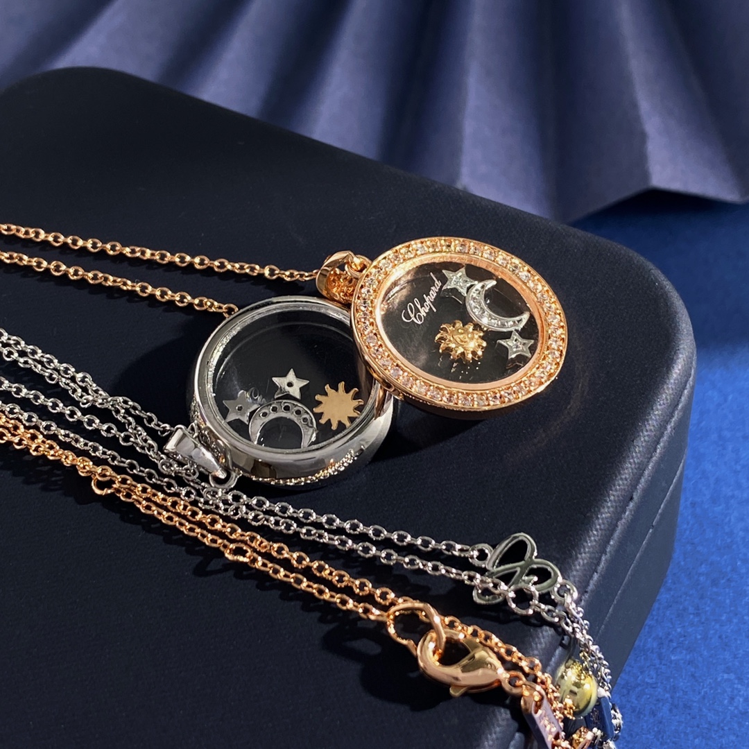  XB94 65 68
萧邦ChoPard日月星辰灵动设计时尚ins百搭镶钻圆形几何吊坠项链 黄铜材质 