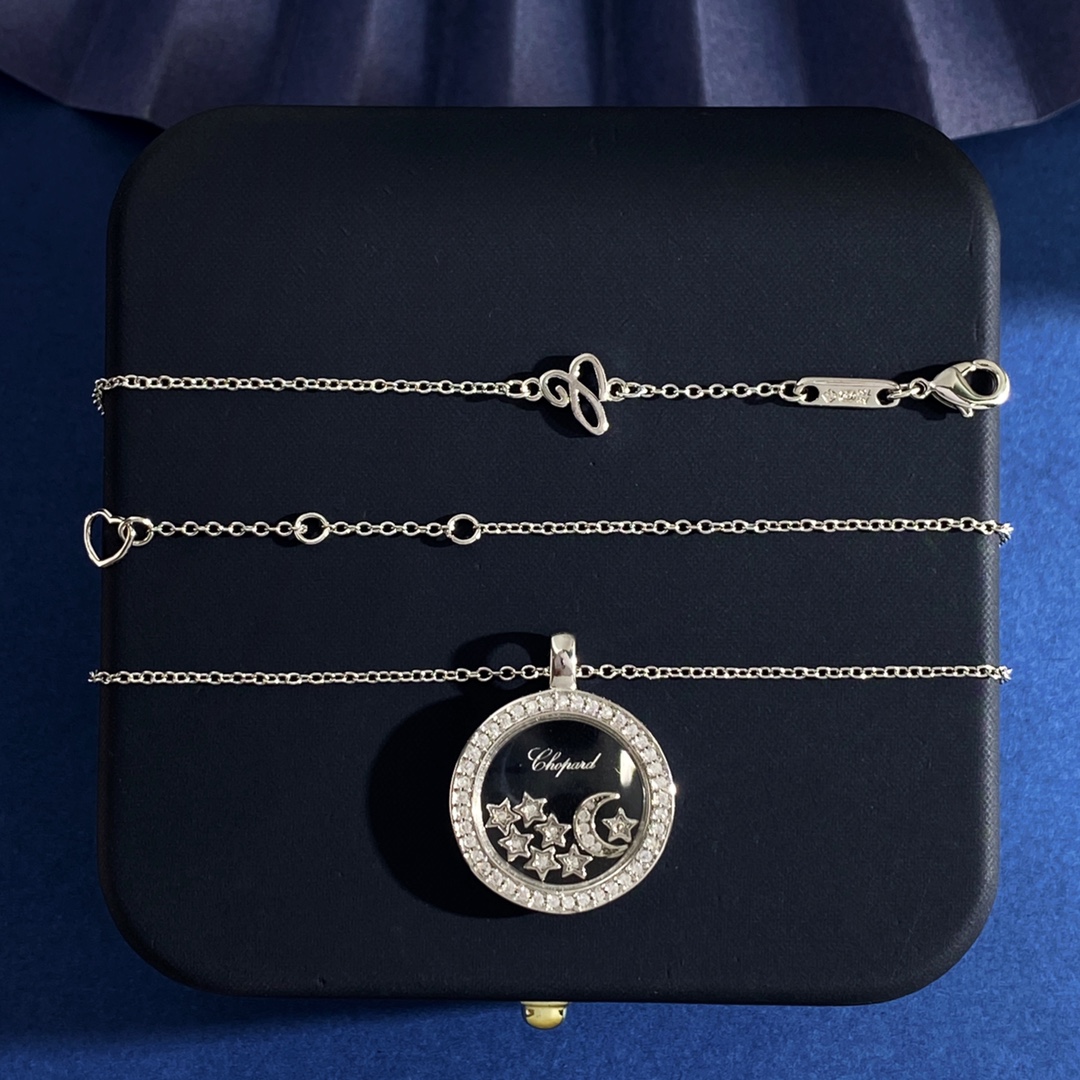  XB94 65 68
萧邦ChoPard日月星辰灵动设计时尚ins百搭镶钻圆形几何吊坠项链 黄铜材质 