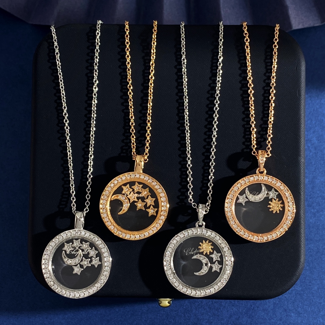  XB94 65 68
萧邦ChoPard日月星辰灵动设计时尚ins百搭镶钻圆形几何吊坠项链 黄铜材质 