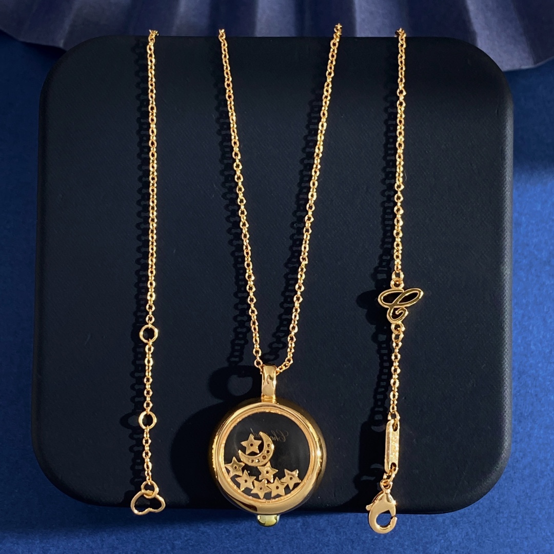  XB94 65 68
萧邦ChoPard日月星辰灵动设计时尚ins百搭镶钻圆形几何吊坠项链 黄铜材质 