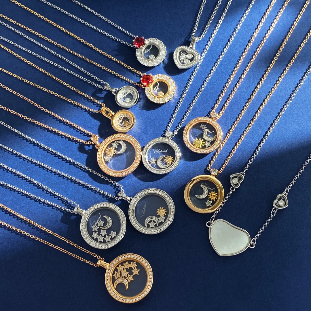  XB94 65 68
萧邦ChoPard日月星辰灵动设计时尚ins百搭镶钻圆形几何吊坠项链 黄铜材质 