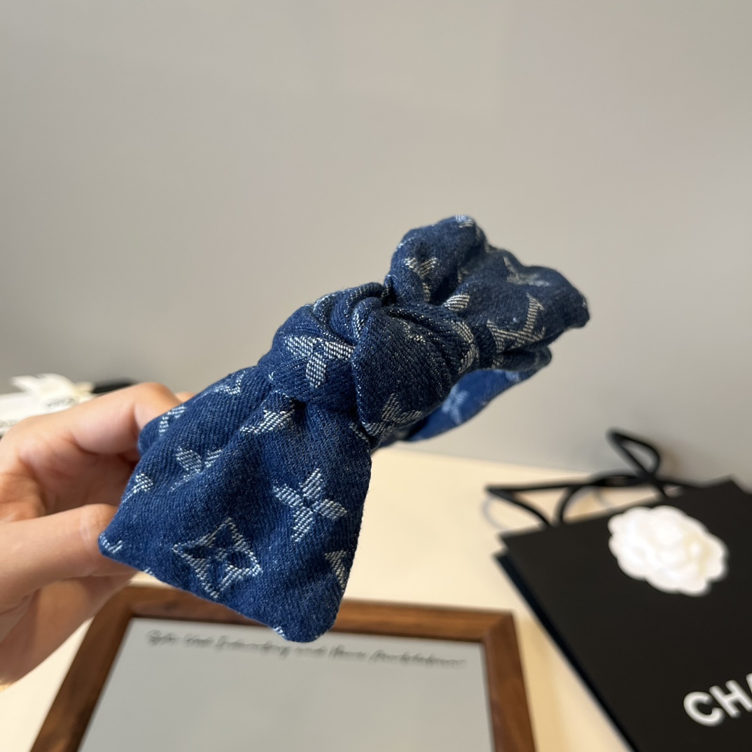 🆕

lv路易威登新款发箍