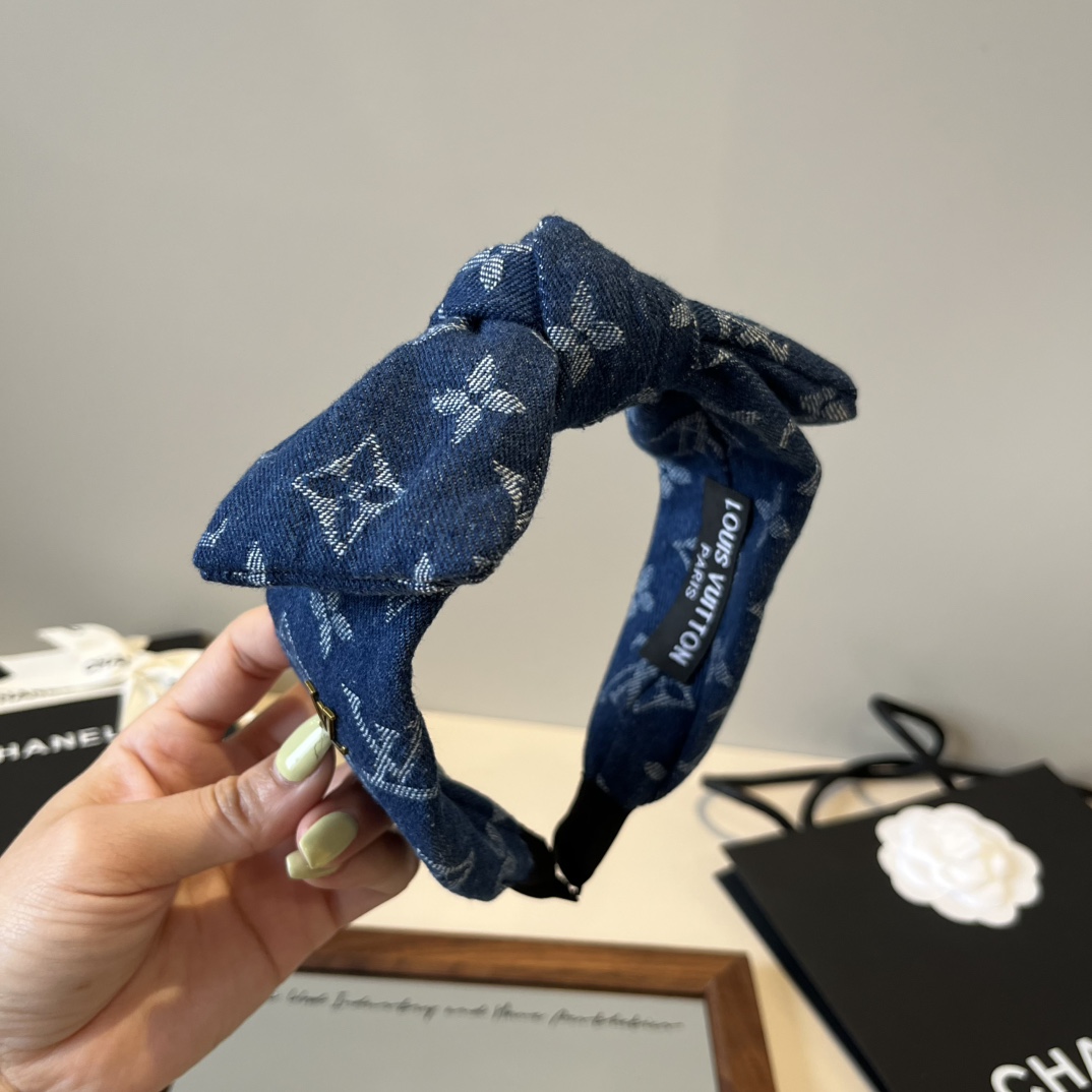 🆕

lv路易威登新款发箍