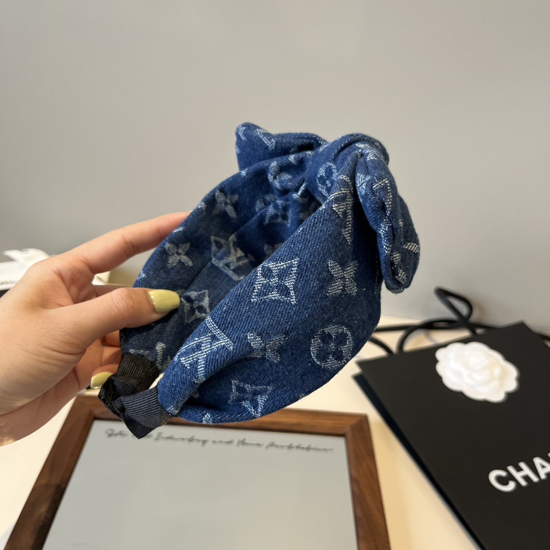 🆕

lv路易威登新款发箍