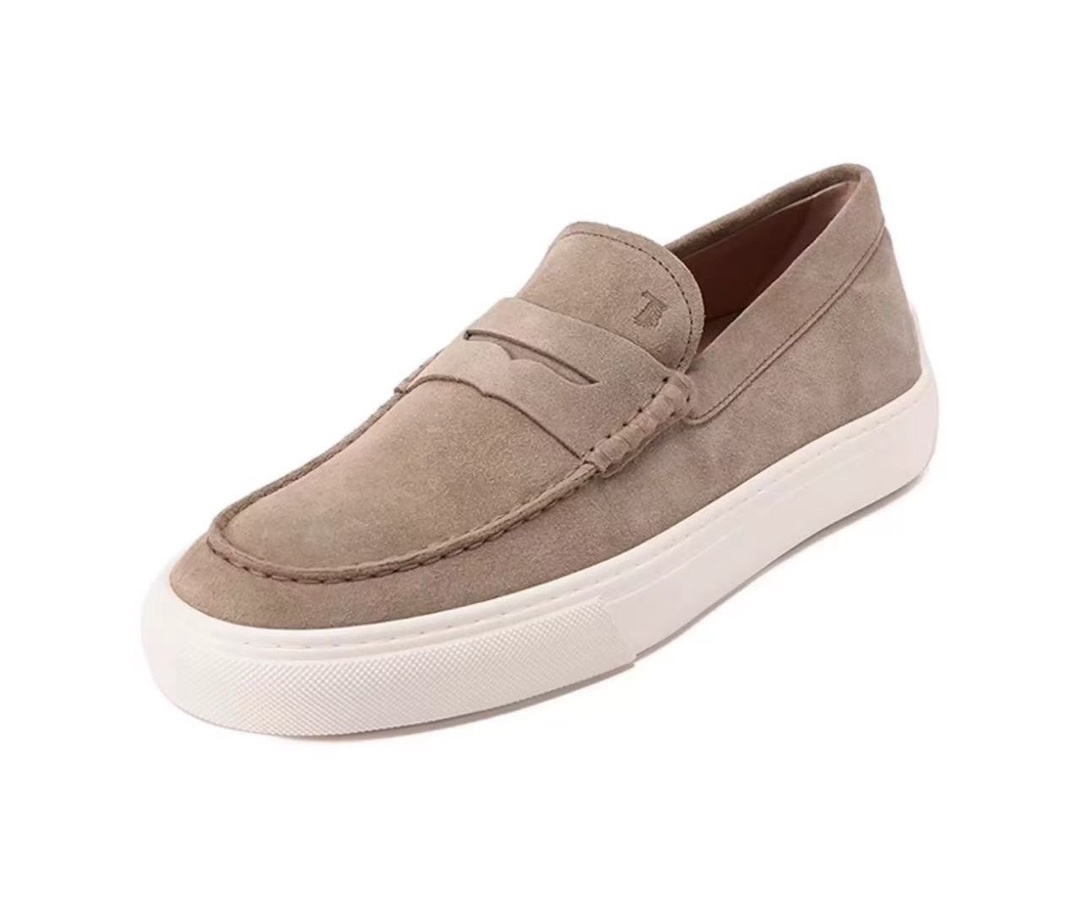 NO:345802,TOD'S Todds, this sports and casual shoes are made of smooth leather, with T-letter logo on the tongue. Sport shoes. White shoes. Original purchase and development. Made the same as Xiao Zhan. Xiaohongshu grass series. The toe, heel and sole are decorated with doodles. Gommino, which cleverly blends classic and modern sports styles. The bright and high-saturated color matching is perfectly interpreted. It combines traditional craftsmanship and innovative design, and the co-branded style to interpret the most representative Italian lifestyle. The delivery counter is exquisitely packaged. Fabric: Original customized imported top layer cowhide Inner: Soft imported water dyed cowhide Sole: Original open mold-proof lightweight IP material Size 39-44 (38.45.46 customized), Tod's, sneakers, cowhide19860909TOD'S托德斯 ,本款运动休闲鞋以光滑皮革制成,鞋舌上饰以T字母标识休闲 运动鞋 小白鞋,原版购入开发 做货 肖战同款 小红书种草系列 鞋头、后跟、鞋底缀以豆豆 Gommino,令经典与现代运动风巧妙融合,鲜艳及高饱和的色彩搭配完美演绎,糅合传统工艺与创新设计,联名款式,演绎最具代表性的意大利生活风尚.配送专柜精美包装 面料 : 原版定制进口头层牛皮 内里 : 柔软进口水染牛皮里 鞋底 : 原版开模防滑轻质IP材质 Size 39-44(38.45.46订做),,Tod's,sneakers,cowhide,Men's shoes