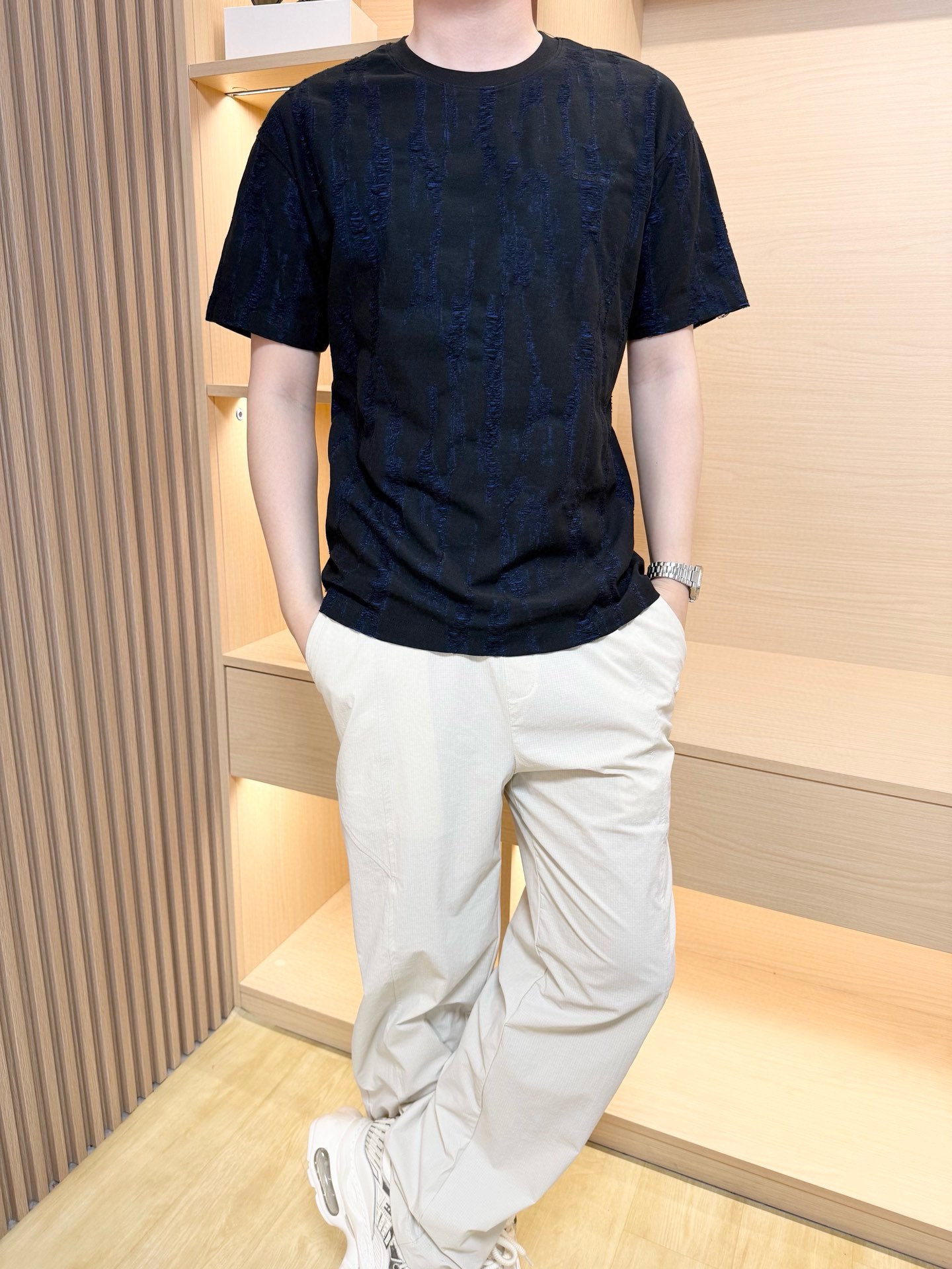 NO:465767,Givenchy - the latest hot T-shirts shipped in 2025, and hot-selling items in Europe and the United States!  Selected Italian imported fine cotton fabrics with the latest design, the unique brand logo of the whole body shows fashion, the upper body effect can be seen. S-XXL (model 180/140 wear M, with Hong Kong Lane Crawford gift box packaging), givennchy,tees, t-shirt,alexander wang19860909纪梵希-2025最新爆款t恤出货 欧美热销单品！精选意大利进口精棉面料搭配最新的设计,通体的独特品牌logo彰显时尚 上身效果看得见.码数S-XXL（模特180/140穿M,配香港连卡佛礼盒包装）,,givenchy,tees，t-shirt,alexander wang,Men's clothing