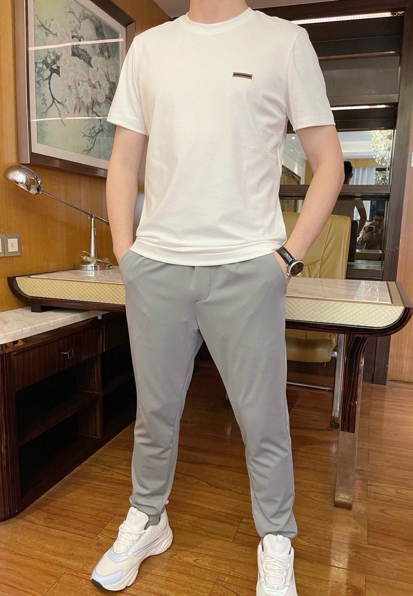 NO:465795,Burberry-2025 counter latest hot casual pants shipped, hot-selling items in European and American counters!  Selected imported Italian polyester fiber and mulberry silk fabrics with straight slim fit and foot design, customized hardware and brand English logo at the back pocket to show your taste. You are definitely worthy of it. Number 29-38 (model 173/130 wears 31, with Hong Kong Lane Crawford gift box packaging),,alexander wang19860909博柏利-2025专柜最新爆款休闲裤出货 欧美专柜热销单品！精选意大利进口聚酯纤维和桑蚕丝面料搭配直筒修身束脚设计,定制五金和后袋处品牌英文标志彰显品味 您绝对值得拥有.码数29-38（模特173/130穿31,配香港连卡佛礼盒包装）,,alexander wang,Men's clothing