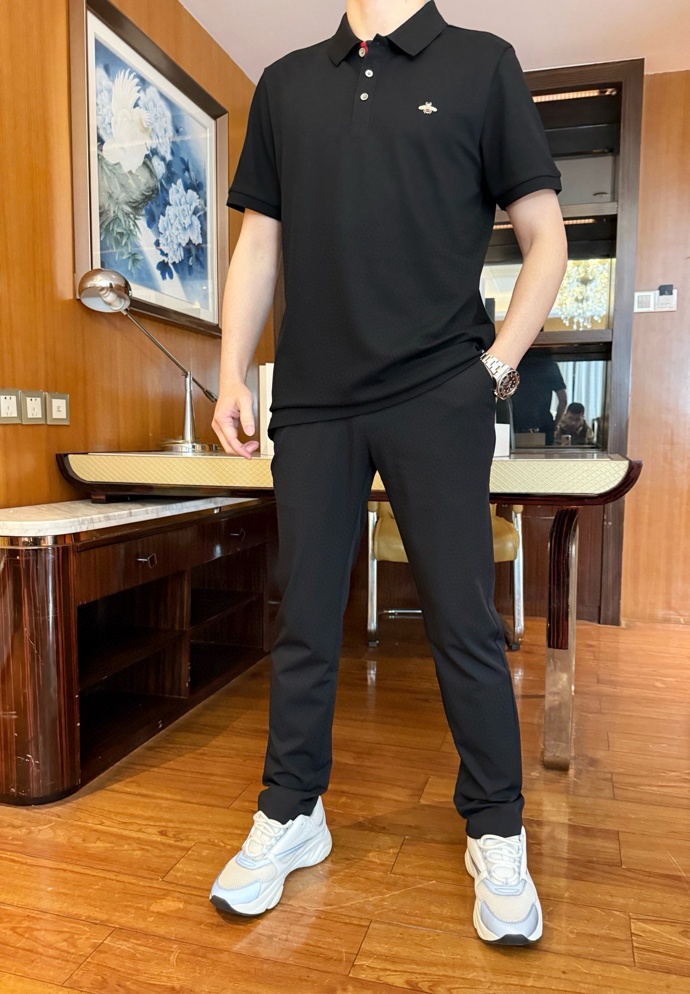 NO:465801,Valentino-2025 counter latest casual trousers arrive, hot-selling items in European and American counters!  Selected custom-made cotton + recycled fiber fabric imported from Italy with a straight slim fit design, the front pockets and custom buttons show the charm, business and casual boutique. Size 29-38 (model 173/130 wears 31 sizes, with Hong Kong Lane Crawford gift box packaging), valentino, alexander wang19860909华伦天奴-2025专柜最新款休闲西裤到货 欧美专柜热销单品！精选意大利进口定制精棉+再生纤维面料搭配直筒修身设计,前口袋的英文和定制纽扣彰显韵味 商务休闲精品.尺码29-38（模特173/130穿31码,配香港连卡佛礼盒包装）,,valentino,alexander wang,Men's clothing