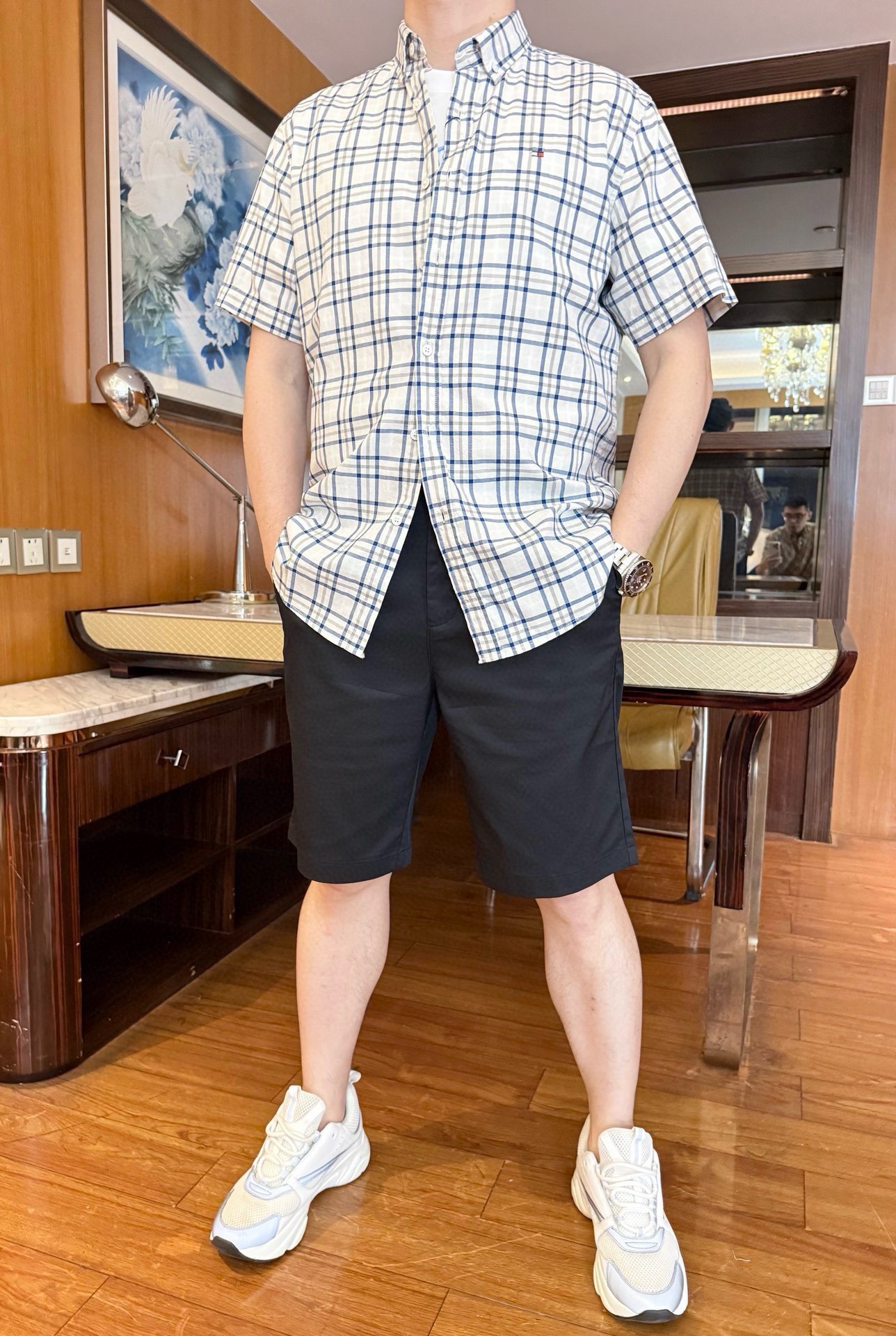 NO:465807,Tommy-2025 counter latest shirts are shipped, European and American counters are on sale simultaneously!  Selected Italian custom-made cotton fabrics with the latest contrasting fine plaid design, simple and elegant, and are very suitable for business and casual. Number of codes 48-56 (model 173/130 wears 48, with Hong Kong Lane Crawford gift box packaging), alexander wang19860909汤米-2025专柜最新衬衣出货 欧美专柜同步发售！精选意大利定制精棉面料搭配最新的撞色细格纹设计,简约大方 商务休闲都非常适合.码数48-56（模特173/130穿48,配香港连卡佛礼盒包装）,,alexander wang,Men's clothing