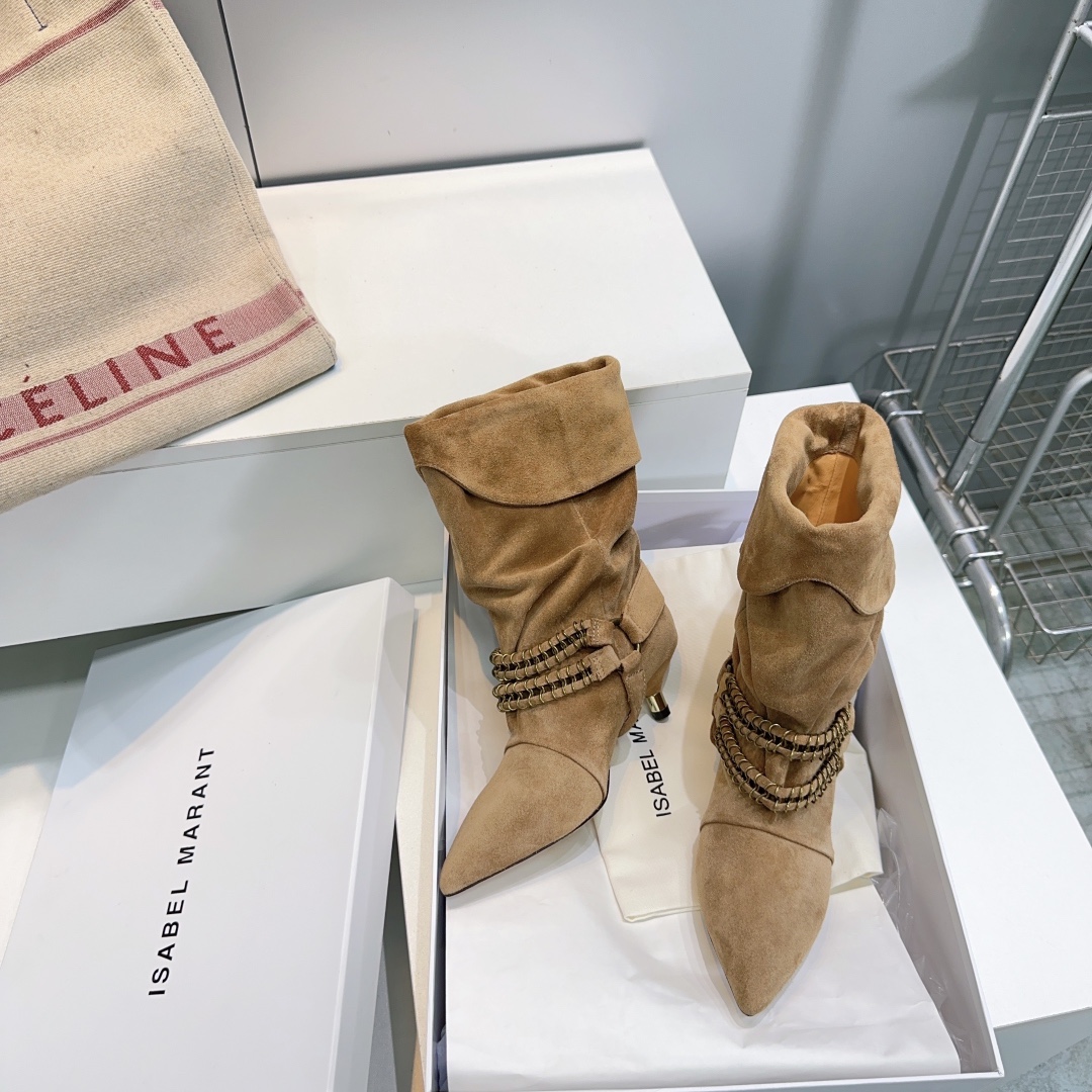 NO:437637,High quality!  Top quality Isabel Marant25ss autumn and winter catwalk European and American style pile boots retro chain cat heel short boots mid boots!  Boots that can be worn all year round are here, a pair of retro boots that are simple and retro design, the key is that they are comfortable and can be used for daily shopping, and will never become a decoration in the shoe cabinet. Boots for cool girls are loose and have a thin legs. They are matched with no pears. They are fashionable and versatile ins!  The upper uses original imported high mercerized beef sliver/oil wax leather, inner foot pads, water-dyed cowhide leather, imported Italian original color genuine leather sole!  Heel height 4.5CM Number of codes: 35-42 (40 41 42 is required to return and exchange) with original packaging, boots, boots, cowhide, Leather soles19860909高品质！顶级品质伊莎贝尔Isabel Marant25ss秋冬走秀款欧美风堆堆靴复古链条猫跟短靴中靴！ 一年四季都可以穿的靴子来了,一双封神的复古靴 简约复古设计,关键是舒适百分逛街日常都可,绝不会成为鞋柜里的摆设, 酷女孩必备靴 靴筒宽松 超显腿细,搭配毫无鸭梨 时髦又百搭ins ！ 鞋面采用原版进口高丝光牛猄/油蜡皮 内里垫脚水染牛皮 意大利进口原色真皮大底！ 跟高4.5CM 码数:35-42（40 41 42定不退换） 配原版包装,靴子,boots,cowhide,Leather soles,Women's Shoes