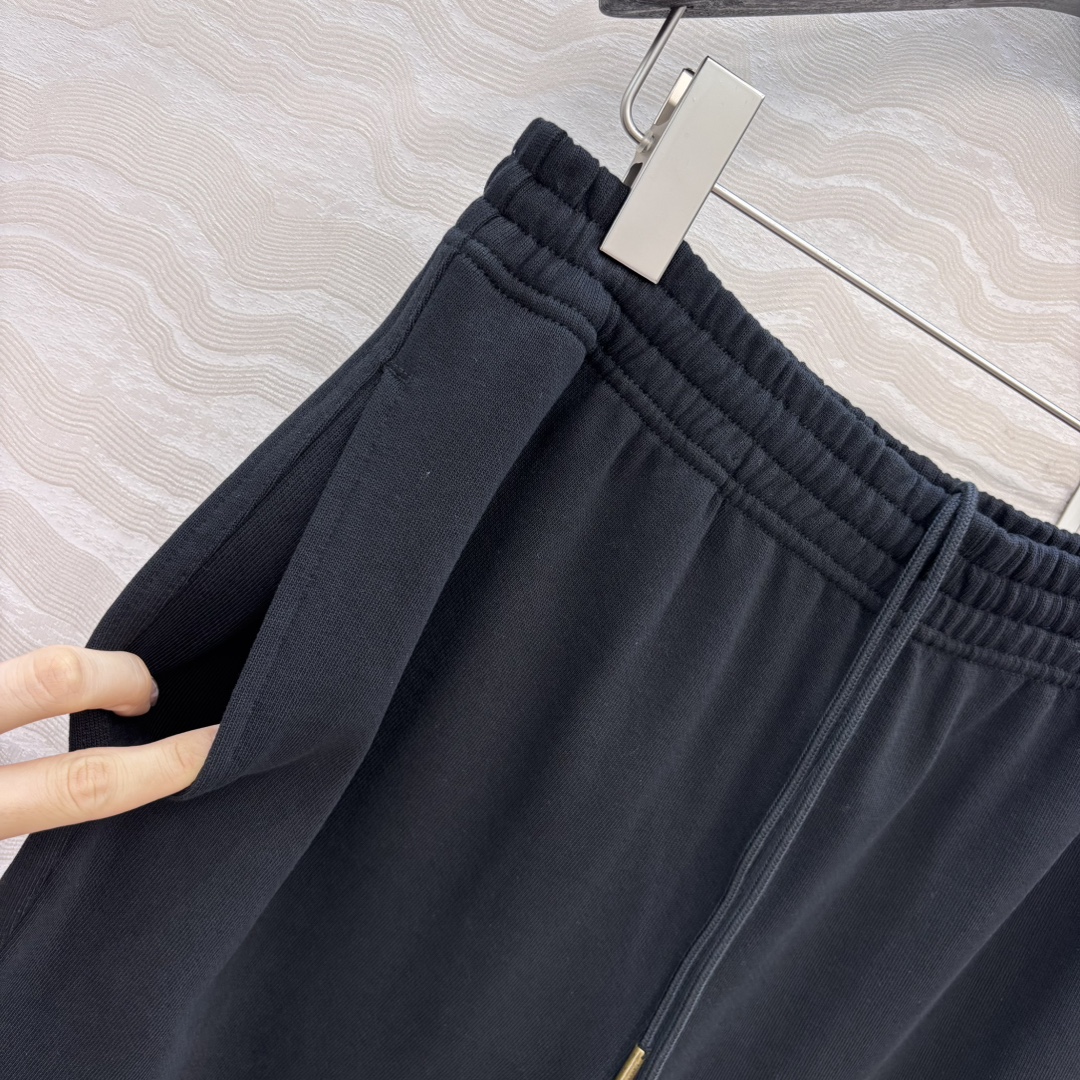 独家首发❤️爆单推荐！B家休闲穿搭！时髦风气质单品！十字绣工艺刺绣战马时髦休闲裤！可甜可盐气质减龄少女风