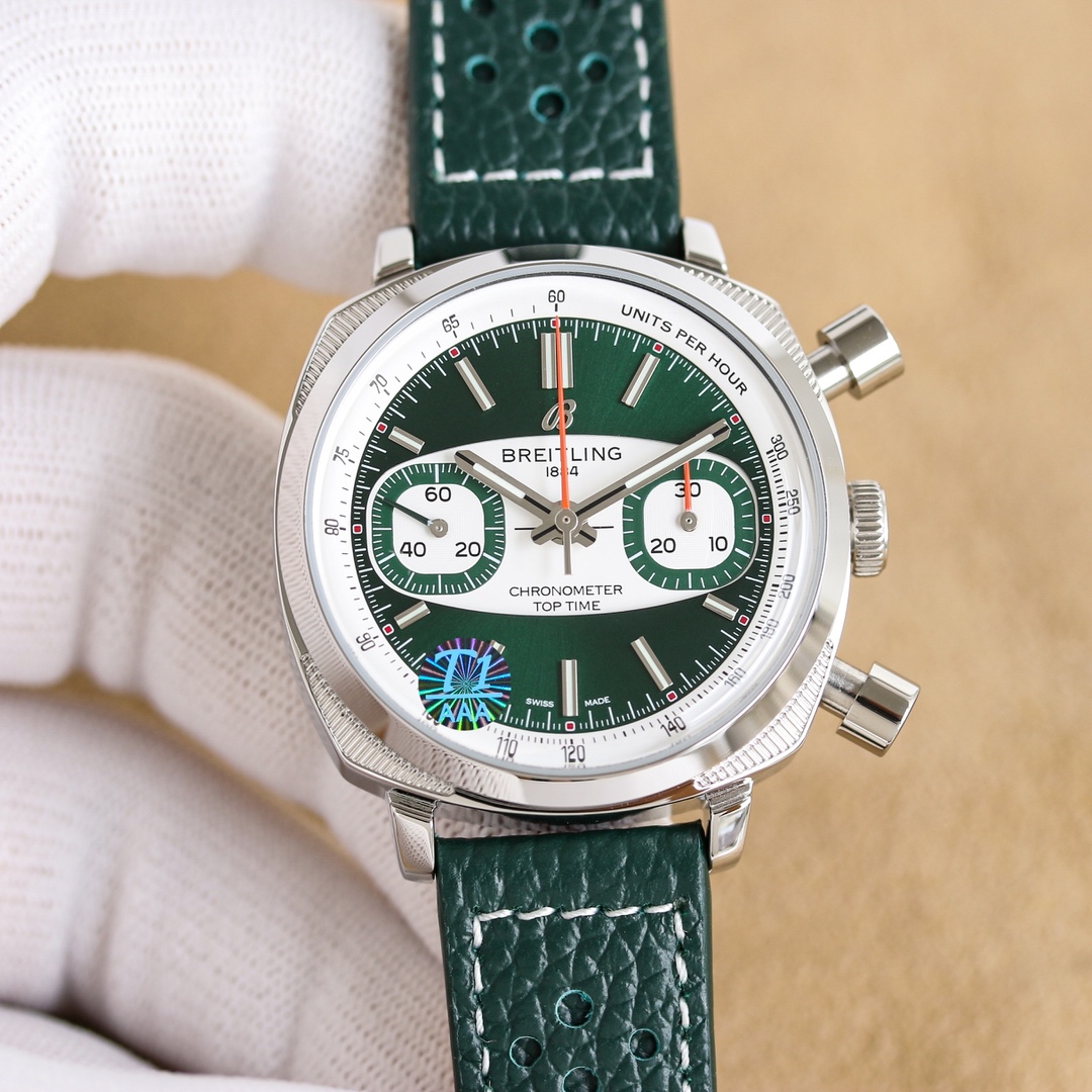 NO:339301,Unified BLS-New Top Time Series Racing Chronograph Breitling released the new Top Time Series Racing Chronograph Top Time Racing / Top Time Martini Racing, J9454J Breitling's watch has always been known for its domineering spirit, and its big body has become the most difficult penalty area for many small wrists to touch. The latest TOP TIME racing chronograph has finally launched a small size of 38 mm. Breitling, the first to launch a chronograph, has always been closely related to racing sports. This watch is inspired by retro racing. The pillow-shaped case is paired with a round bezel, and the four corners are decorated with knurled patterns. The dial is integrated with the retro dashboard style. The unique rounded rectangular eyes and round hole strap are full of elegant and classical atmosphere. The dial color is integrated into modern design. In addition to the black and silver and green silver color scheme, a limited edition was launched for cooperation with Martini Racing. The main tone is the Martini Racing Team's iconic blue, light blue and red stripes, full of retro fashion and vitality. [Movement] The original version is paired with Breitling's homemade movement. We use the most stable 7750 fish scale pattern washing movement in China. Each movement was tested for 48 hours. [Wristband] is equipped with a new cowhide strap dedicated to this series, sewn with contrasting stitching, which is very design-like. It is very comfortable to wear and perfectly made. Welcome to taste it., breitling, cowhide19860909统一 BLS-全新Top Time系列竞速计时码表 百年灵发布全新Top Time系列竞速计时码表Top Time Racing / Top Time Martini Racing, J9454J 百年灵的手表向来以霸气著称,大块头成为最许多小手腕难以触碰的禁区.而最新的TOP TIME赛车计时码表终于推出了小尺寸38毫米.  作为最早推出计时码表的百年灵,一直与赛车运动密切相关,这款腕表便是以复古赛车为灵感,枕形表壳搭配圆形表圈,四个角落装饰滚花纹图案,表盘融入复古仪表盘风格,独特的圆角矩形小眼睛搭配圆孔表带充满优雅古典气息. 表盘色彩融入了现代设计,有黑银和绿银配色之外,还推出了与马提尼赛车队合作的限量特别版,以马提尼赛车队的标志性蓝色、浅蓝色和红色条纹为主调,充满复古的时尚活力.【机芯】原版搭配百年灵自制机芯,我们采用国内最为稳定的7750鱼鳞纹洗花机芯,每个机芯都测试48小时【表带】配该系列专用的全新同色牛皮表带,采用撞色缝线缝制,极具设计感.配戴极具舒适,做工完美,欢迎品鉴.,,breitling,cowhide,Watch