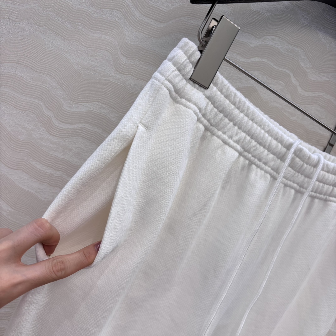 独家首发❤️爆单推荐！B家休闲穿搭！时髦风气质单品！十字绣工艺刺绣战马时髦休闲裤！可甜可盐气质减龄少女风