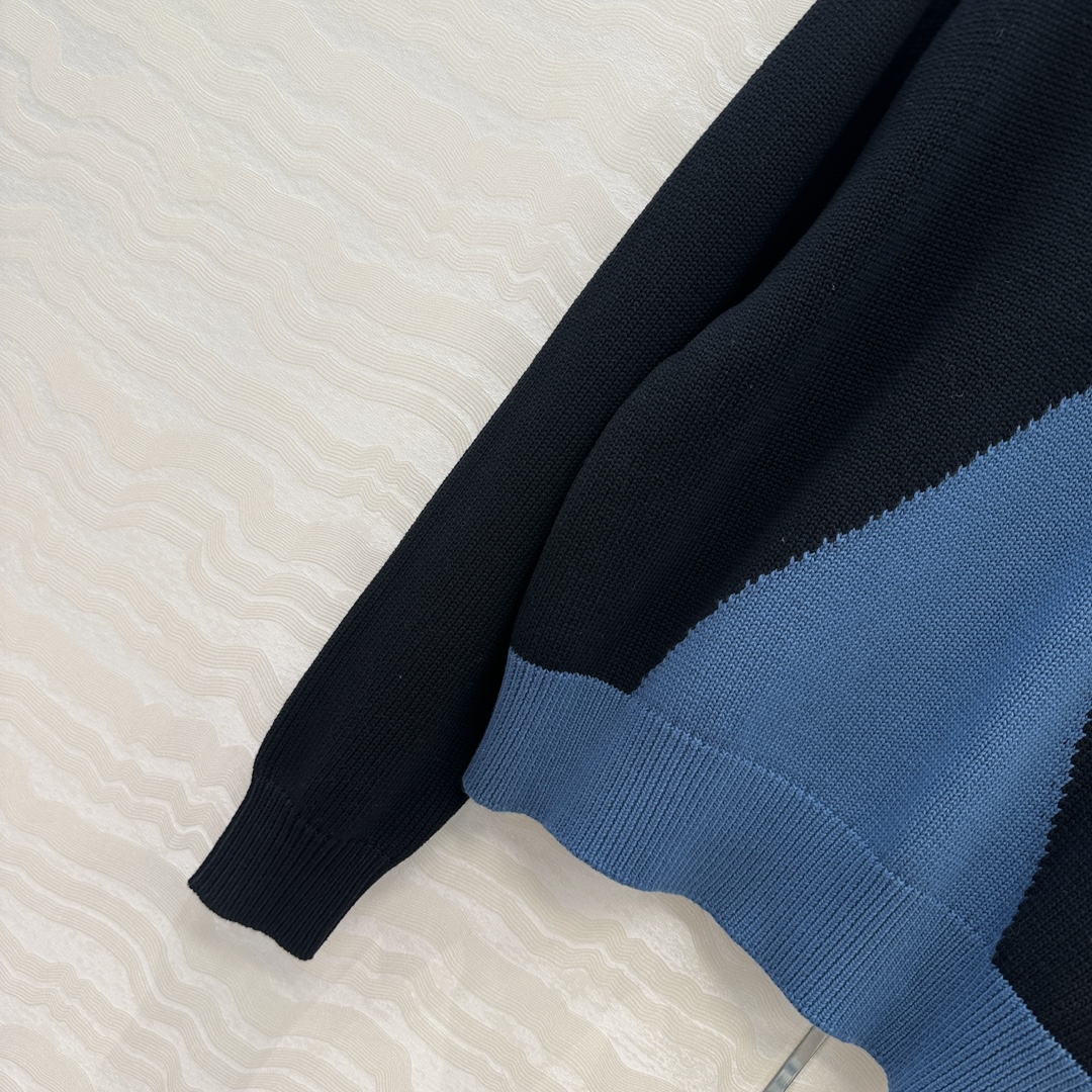 独家首发❤️原单品质，H高智感穿搭，秋冬新品双织工艺配色毛衣！立体刺绣徽章logo提花织纹工艺奢华帅气！