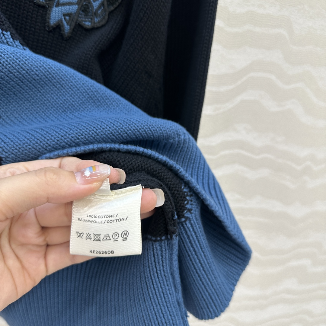 独家首发❤️原单品质，H高智感穿搭，秋冬新品双织工艺配色毛衣！立体刺绣徽章logo提花织纹工艺奢华帅气！