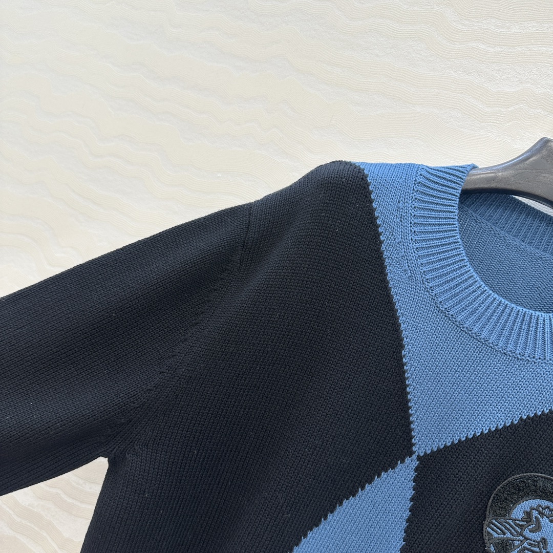 独家首发❤️原单品质，H高智感穿搭，秋冬新品双织工艺配色毛衣！立体刺绣徽章logo提花织纹工艺奢华帅气！