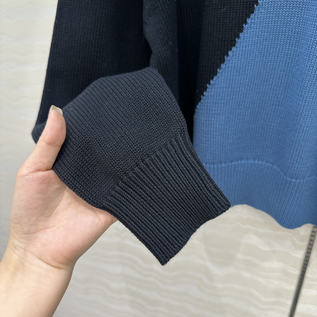 独家首发❤️原单品质，H高智感穿搭，秋冬新品双织工艺配色毛衣！立体刺绣徽章logo提花织纹工艺奢华帅气！