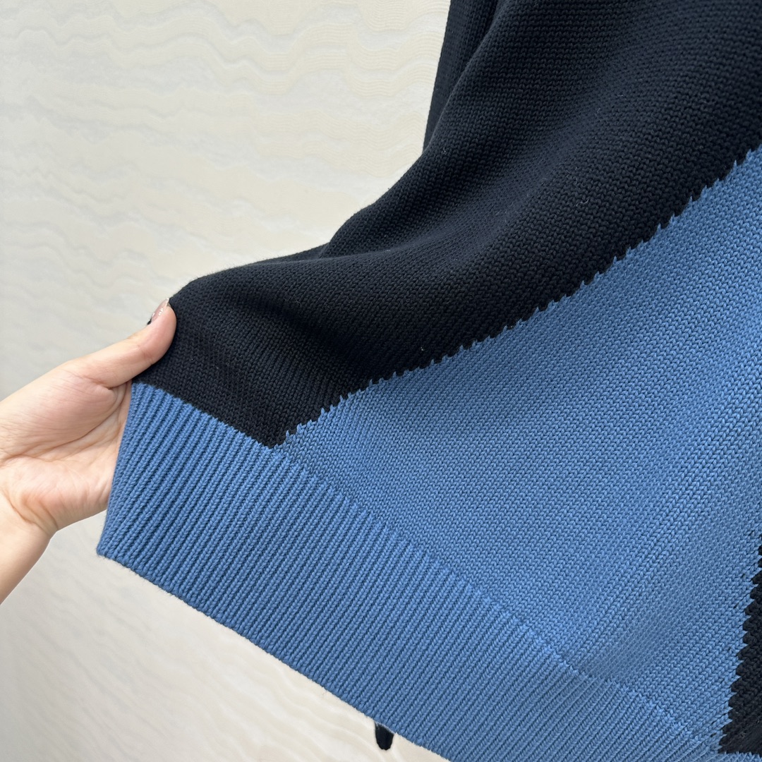 独家首发❤️原单品质，H高智感穿搭，秋冬新品双织工艺配色毛衣！立体刺绣徽章logo提花织纹工艺奢华帅气！